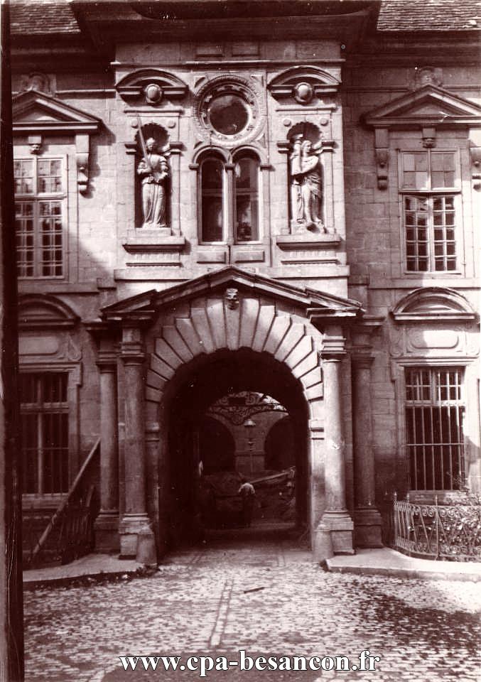 BESANÇON - Le palais de Justice (Façade Renaissance)